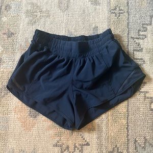 Lululemon Hotty Hot 2.5” shorts size 4 in Navy